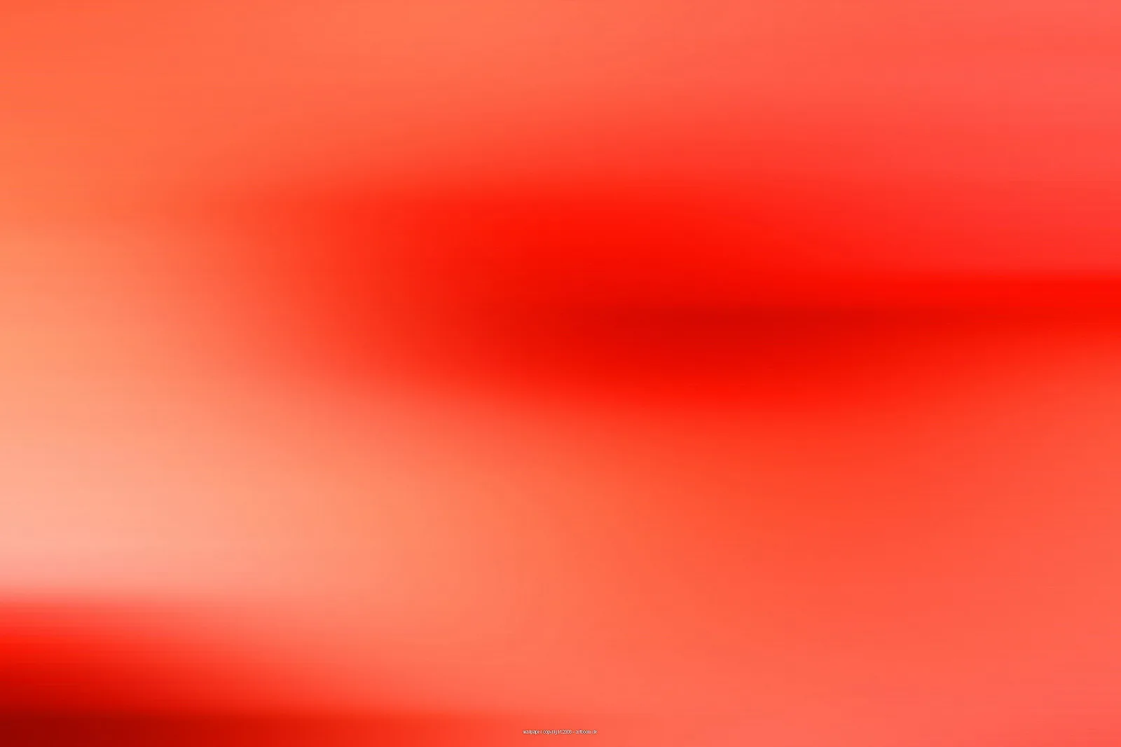 Weich verlaufende rote und orangefarbene Flächen mit horizontalen Schlieren, links heller, rechts dunkles Rot.