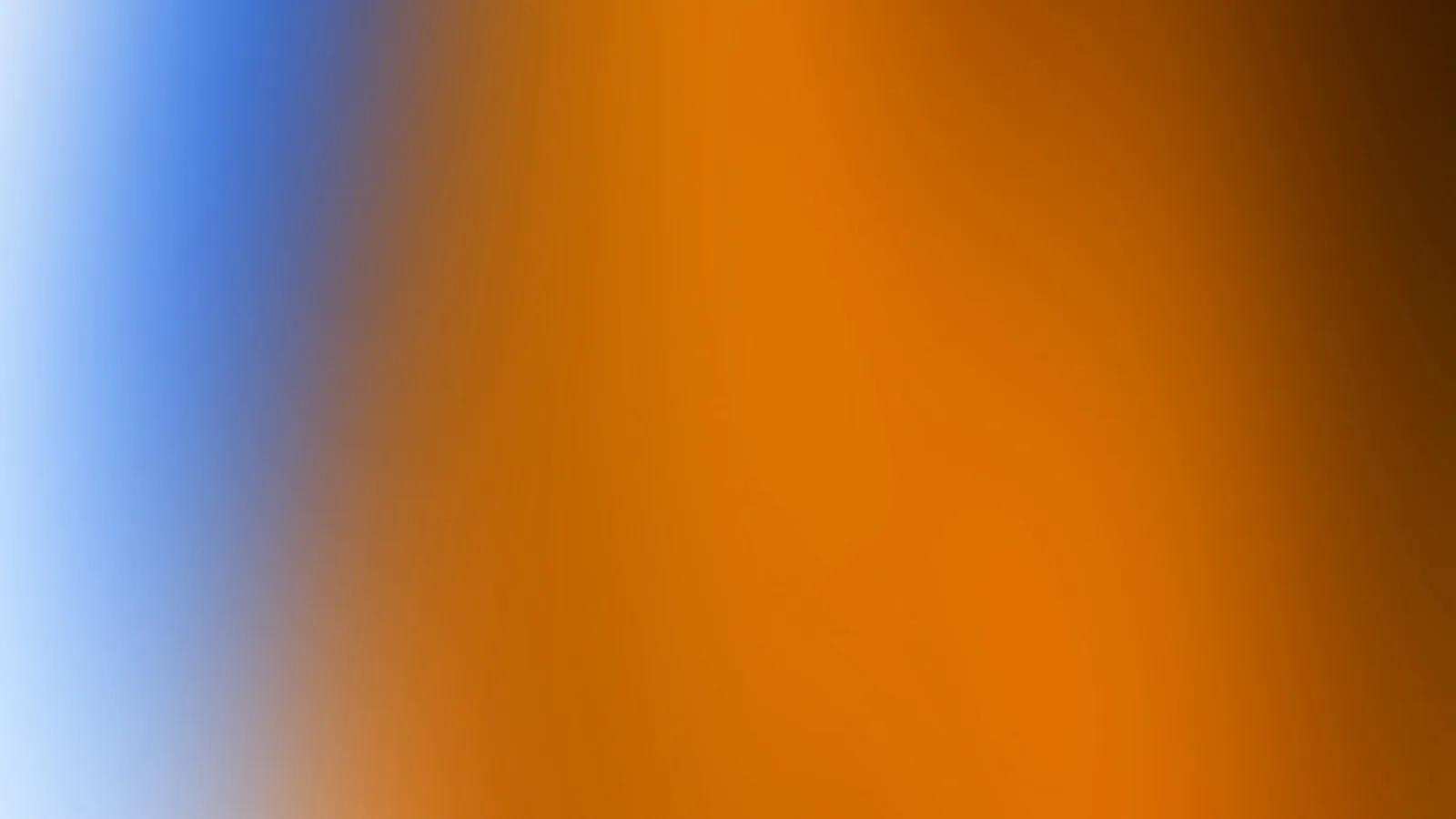 Unscharfer Farbverlauf von hellem Blau links über kräftiges Orange bis zu dunklem Braun am rechten Rand.
