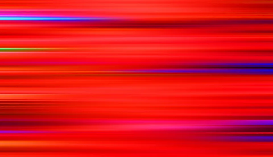 Abstrakte Komposition aus horizontalen, leuchtend roten Streifen mit eingestreuten blauen, violetten und grünen Lichtlinien.