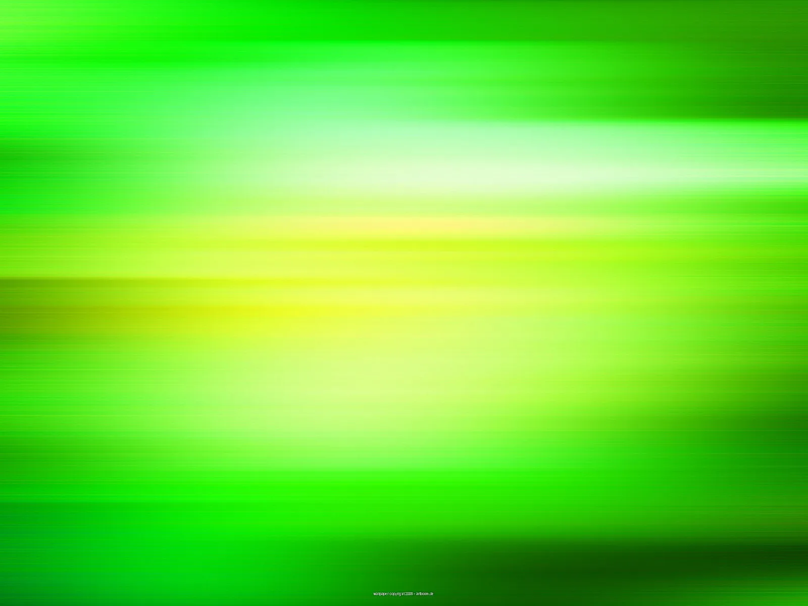Horizontale grüne Lichtstreifen mit hellen gelbgrünen und weißen Akzenten, die weich ineinander verlaufen.