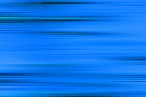 Abstrakte Komposition aus horizontal verwischten blauen Streifen mit dunkleren und türkisfarbenen Akzenten.